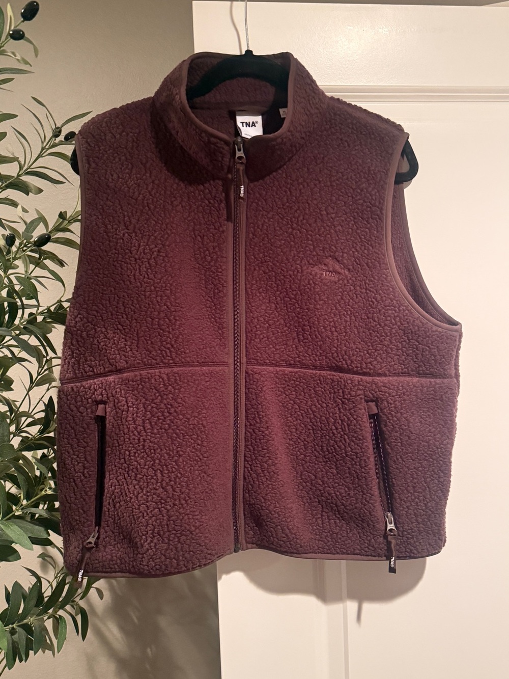 Aritzia TNA Vest